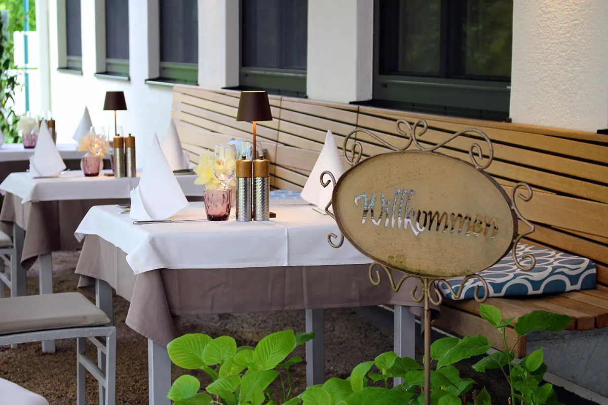 hero-img-neu Sommerterrasse zum Essen - Goldenes Bründl